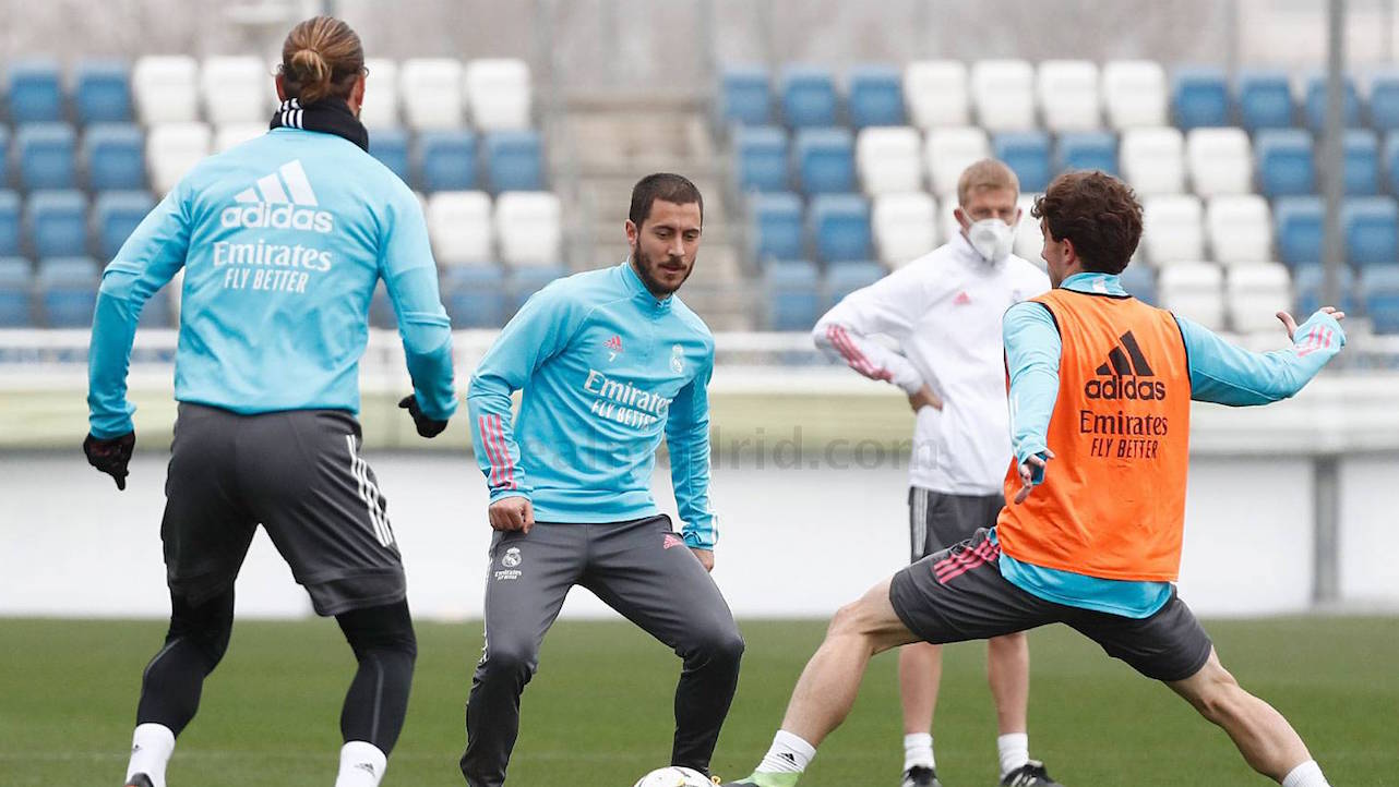 Sergio Ramos vuelve a entrenarse con el grupo