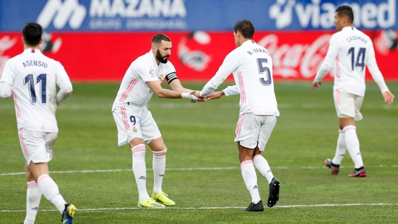 Doblete de Varane le da oxígeno al Real Madrid para seguir soñando con La Liga