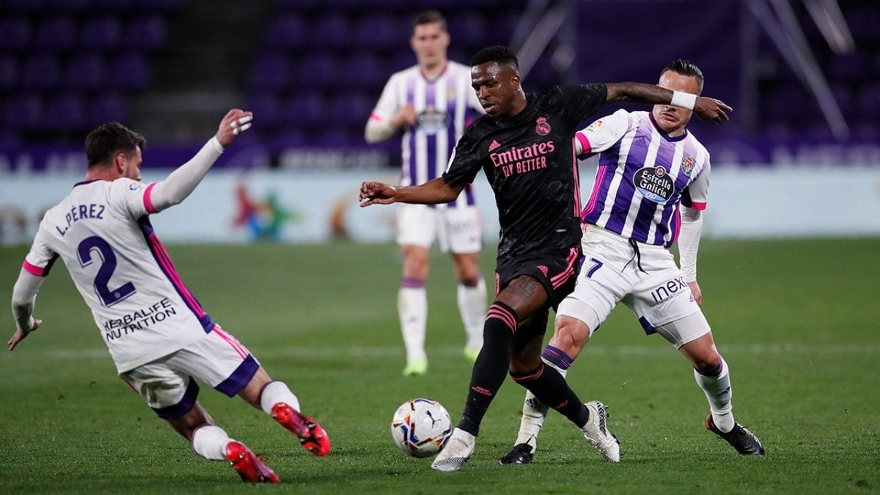 Real Madrid consiguió un triunfo ante Real Valladolid y se acerca al líder de La Liga