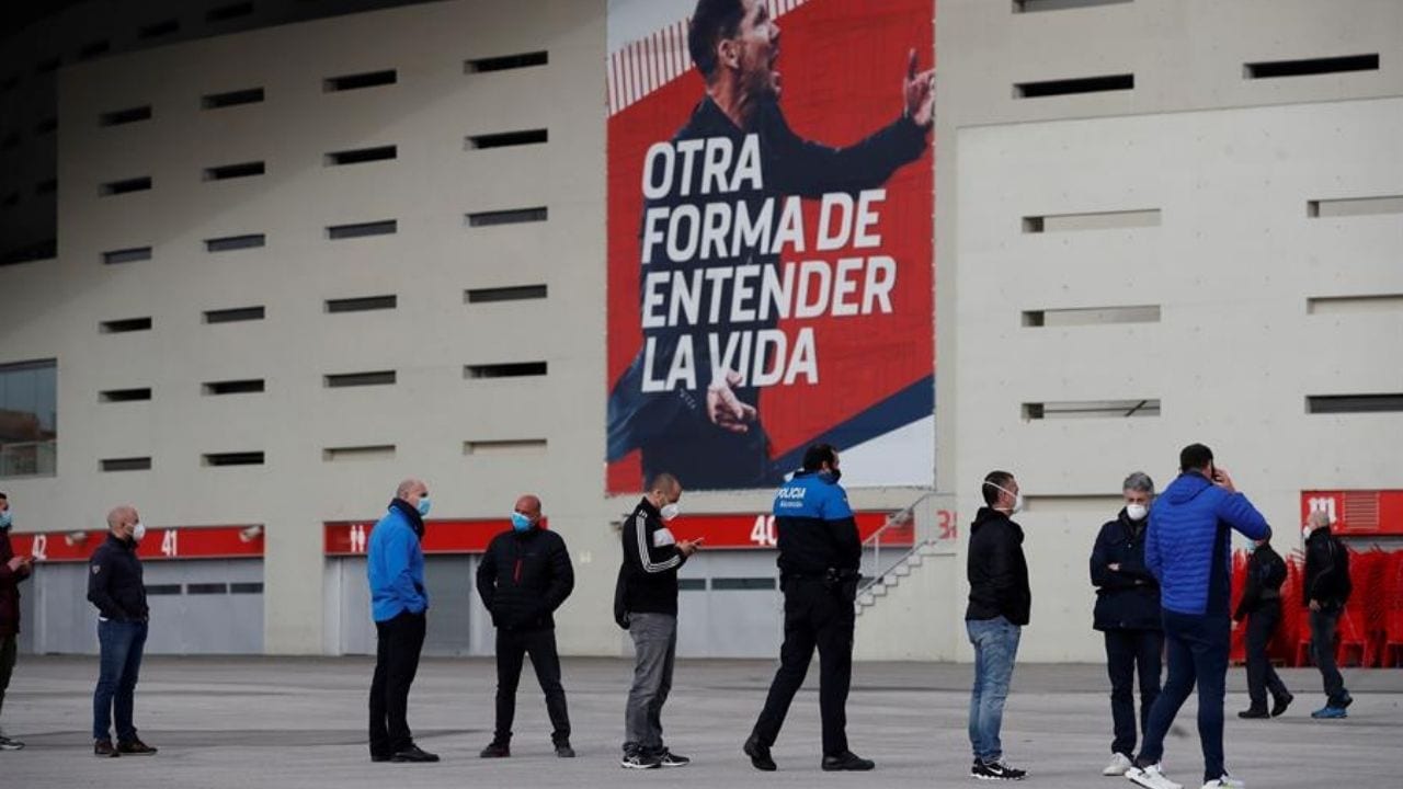 Estadio del Atlético de Madrid es usado para vacunar a españoles contra el covid-19