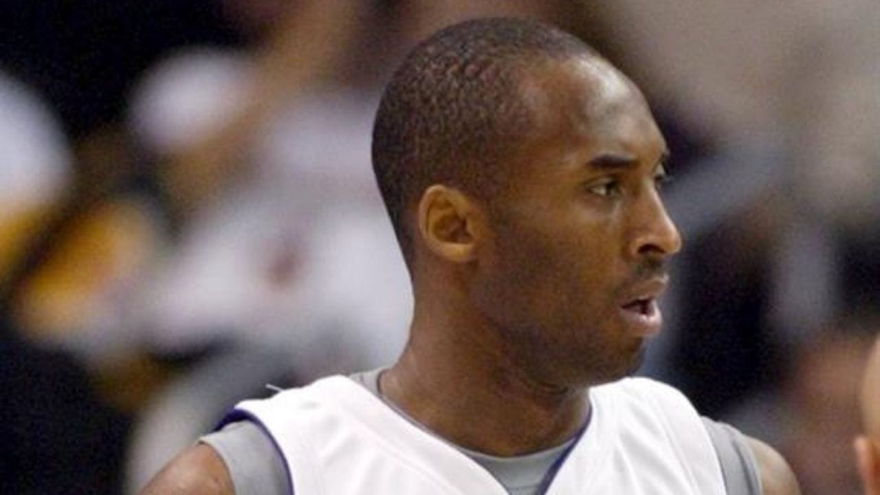 Venden tarjeta de Kobe Bryant en casi dos millones de dólares