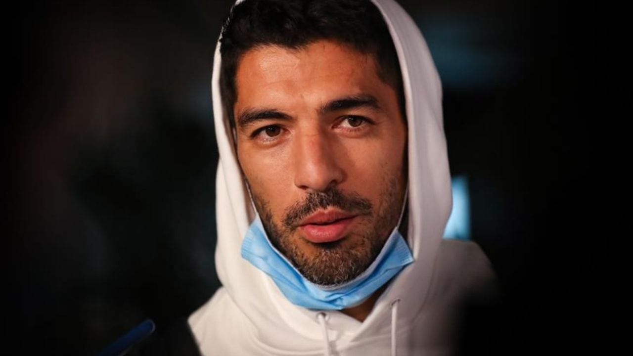 Luis Suárez confesó haber hecho trampa en el examen para adquirir el pasaporte italiano
