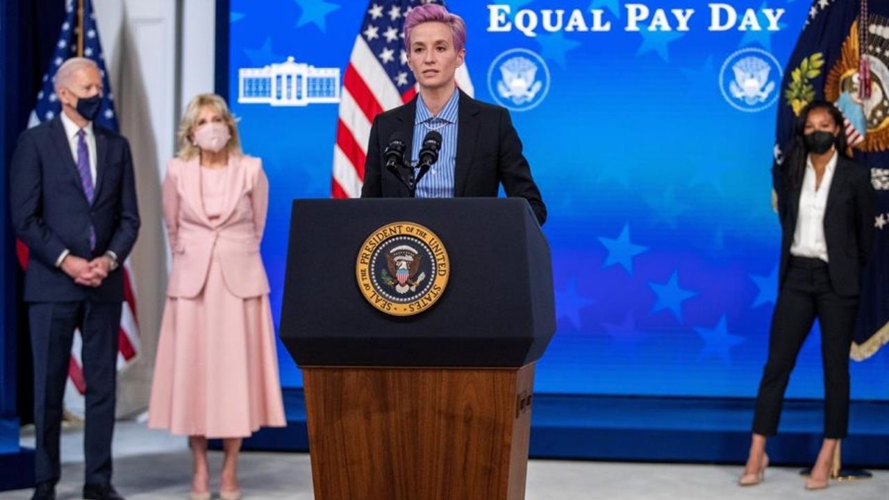 Megan Rapinoe se une a Biden para denunciar la brecha salarial de género en Estados Unidos