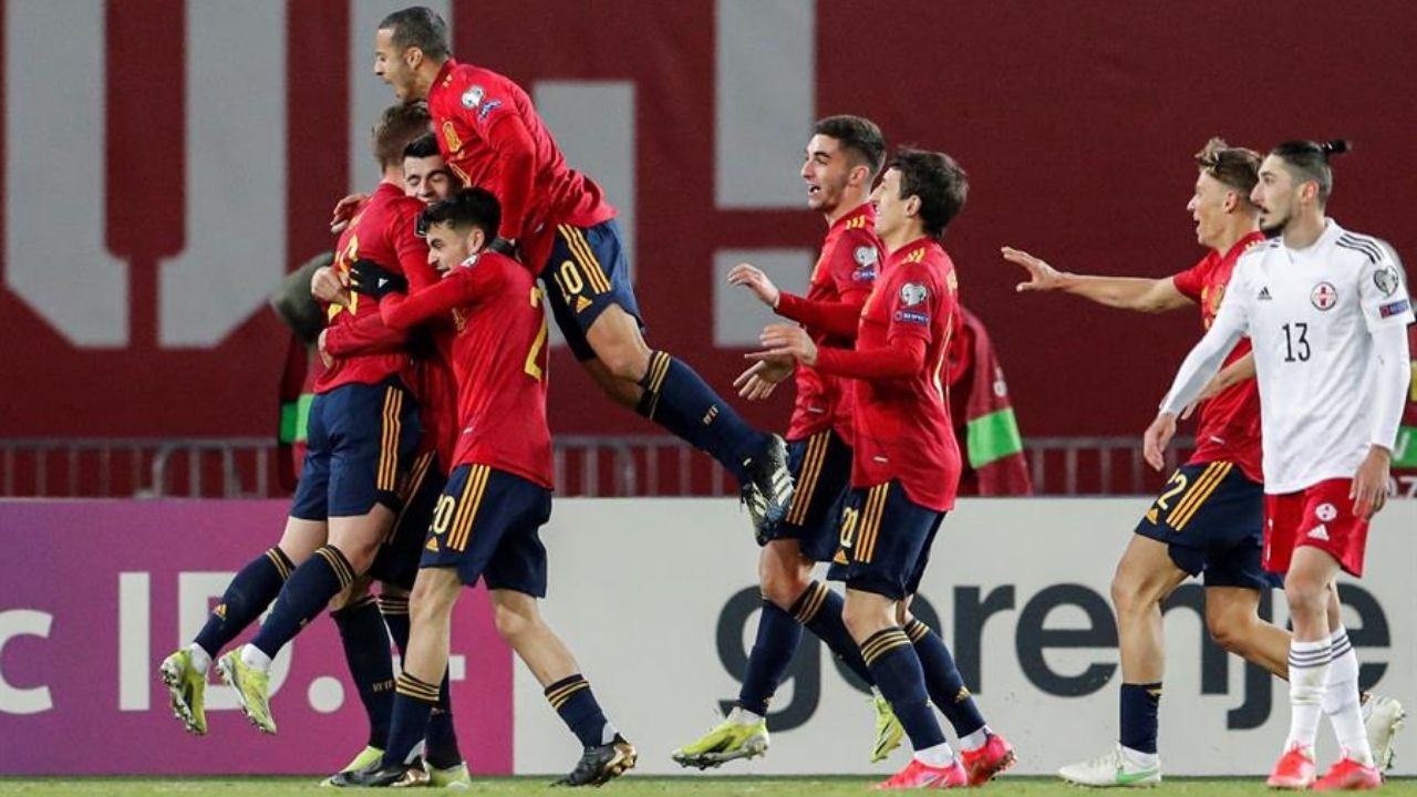 España evita un segundo tropiezo y triunfa frente a Georgia en las eliminatorias europeas