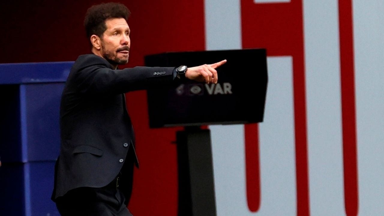 Simeone: El VAR ha mejorado muchísimo en muchos campos, ahora si es penal es penal