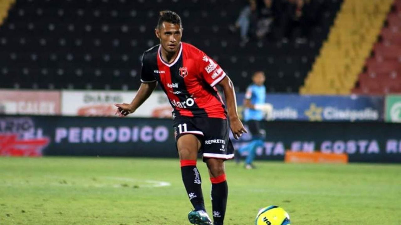 Alex López es elegido en el once ideal de febrero en Costa Rica