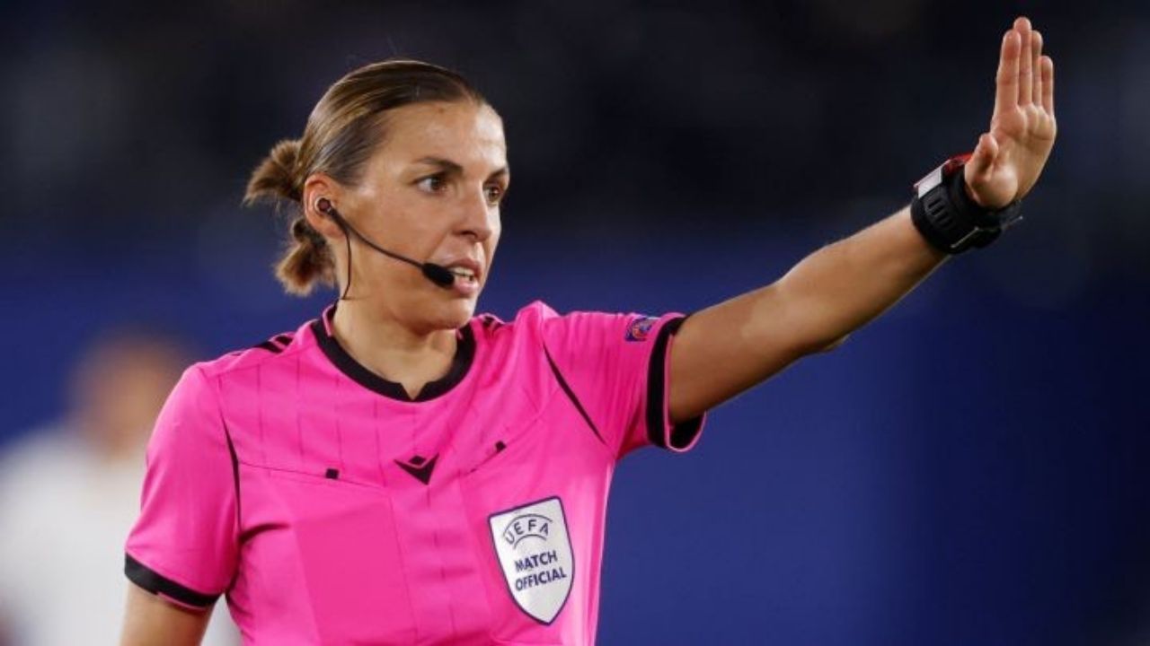Stéphanie Frappart, primera mujer en arbitrar un partido de eliminatorias mundialistas