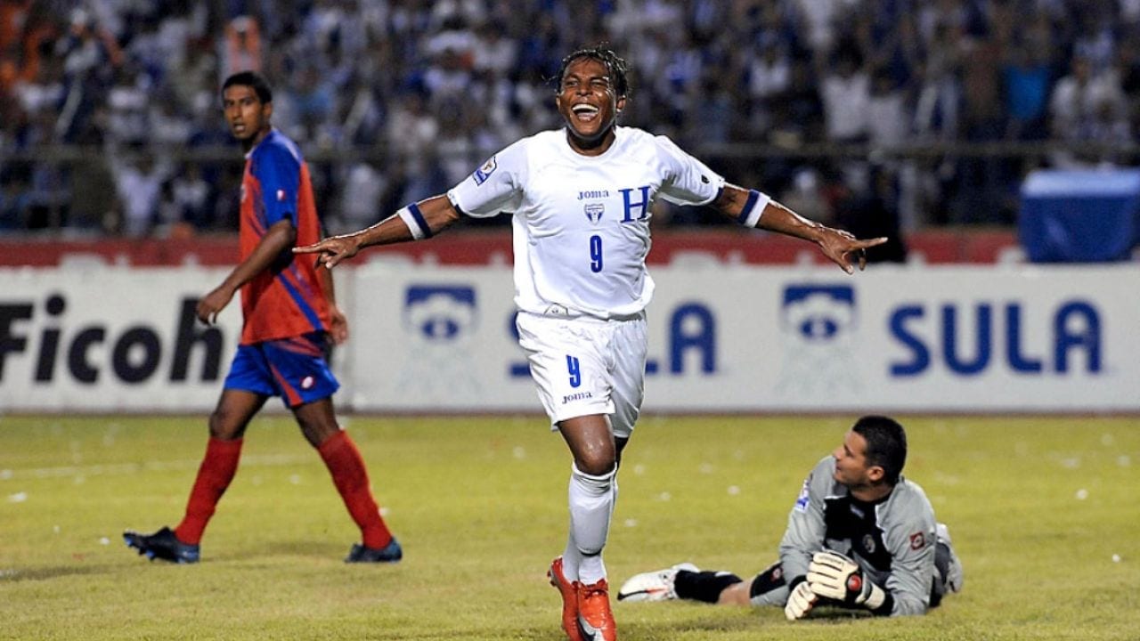 'Verdugo por excelencia': Así recuerdan al goleador catracho, Carlos Pavón en Costa Rica