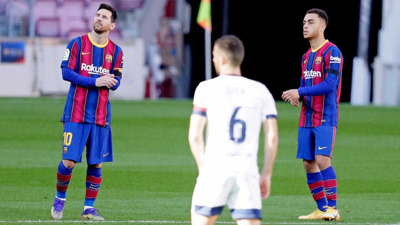 Sergiño Dest elogió a Lionel Messi: 'Estoy jugando al lado del mejor. Intento aprender de él'