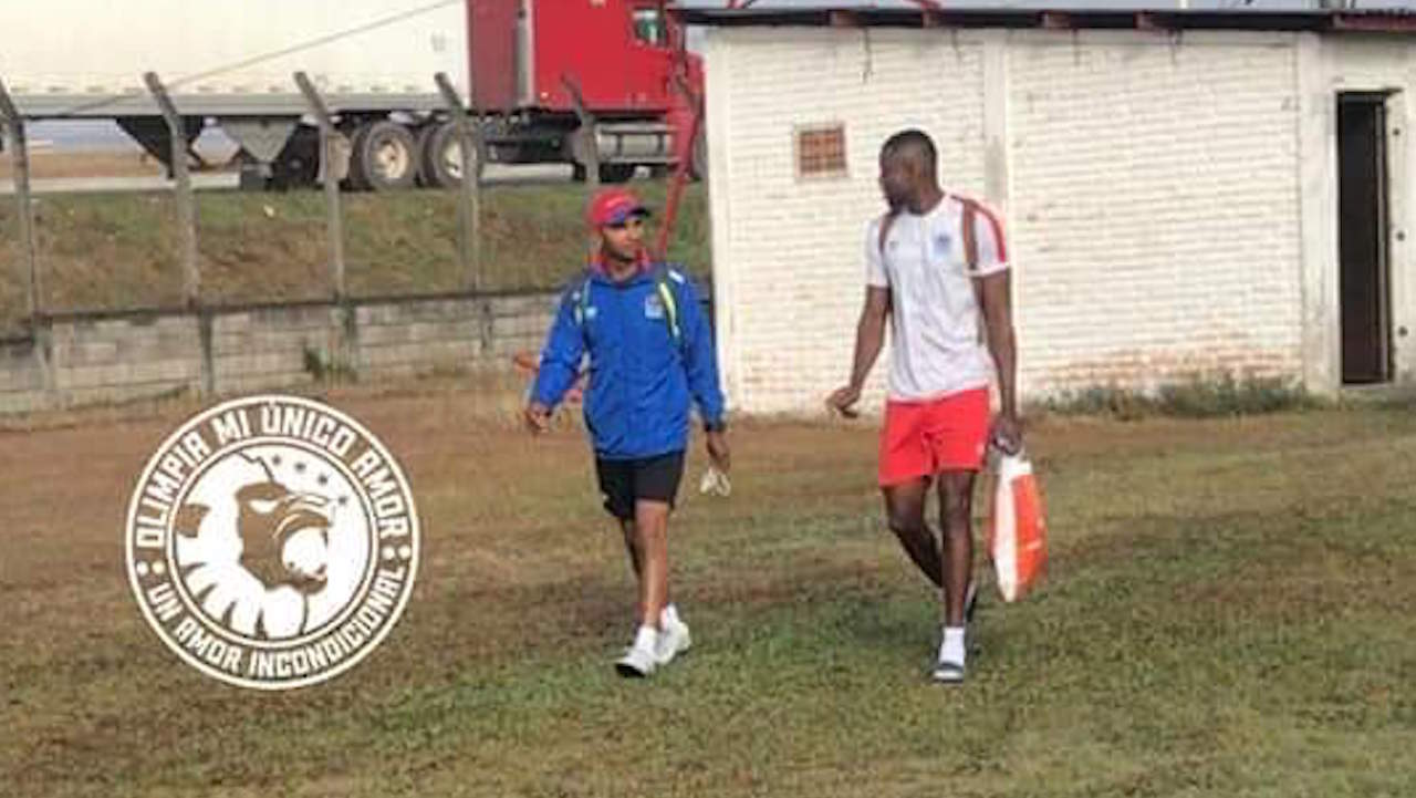 Regreso de un ídolo: Donis se vuelve a poner los guantes en Olimpia