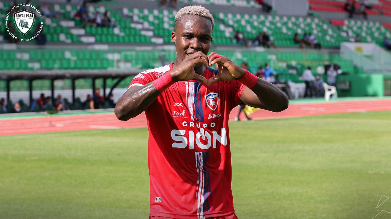 Rubilio Castillo anota en goleada de Royal Pari ante el Real Tamayapo de la primera división de Bolivia