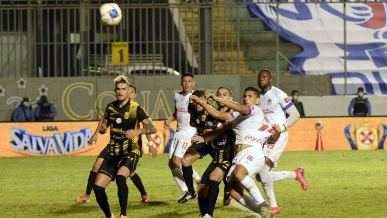Real España suma más de dos mil días sin vencer al Olimpia en Tegucigalpa