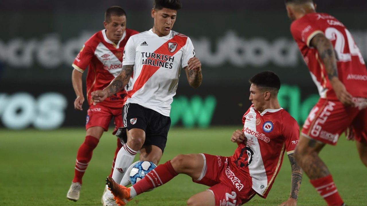 River Plate cae ante Argentinos y se aleja de la cima a pocos días del superclásico