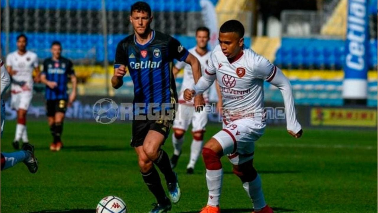 Rigo Rivas presente en empate del Reggina ante el Pisa en la Serie B de Italia