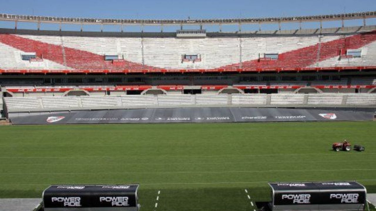 River Plate adquiere dos animales para que cuiden su nueva cancha