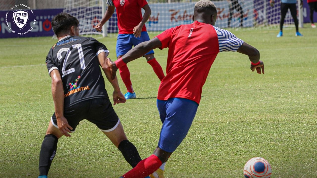 Rubilio Castillo anotó doblete con el Royal Pari y sigue con su racha goleadora