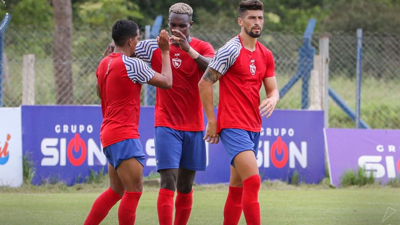 Rubilio Castillo se despachó con un Hat Trick en partido amistoso del Royal Pari