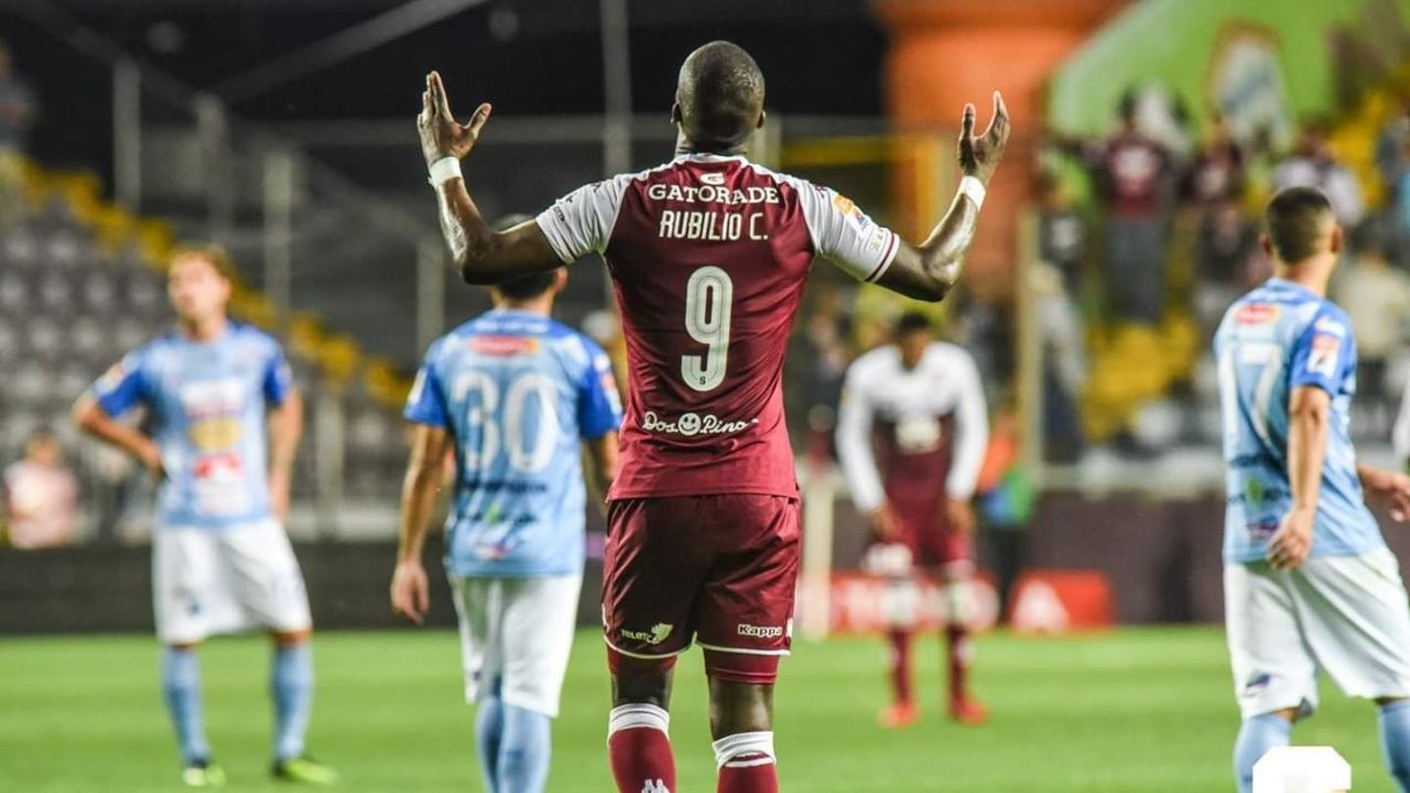 Rubilio Castillo expone al Deportivo Saprissa a ser castigado por la FIFA