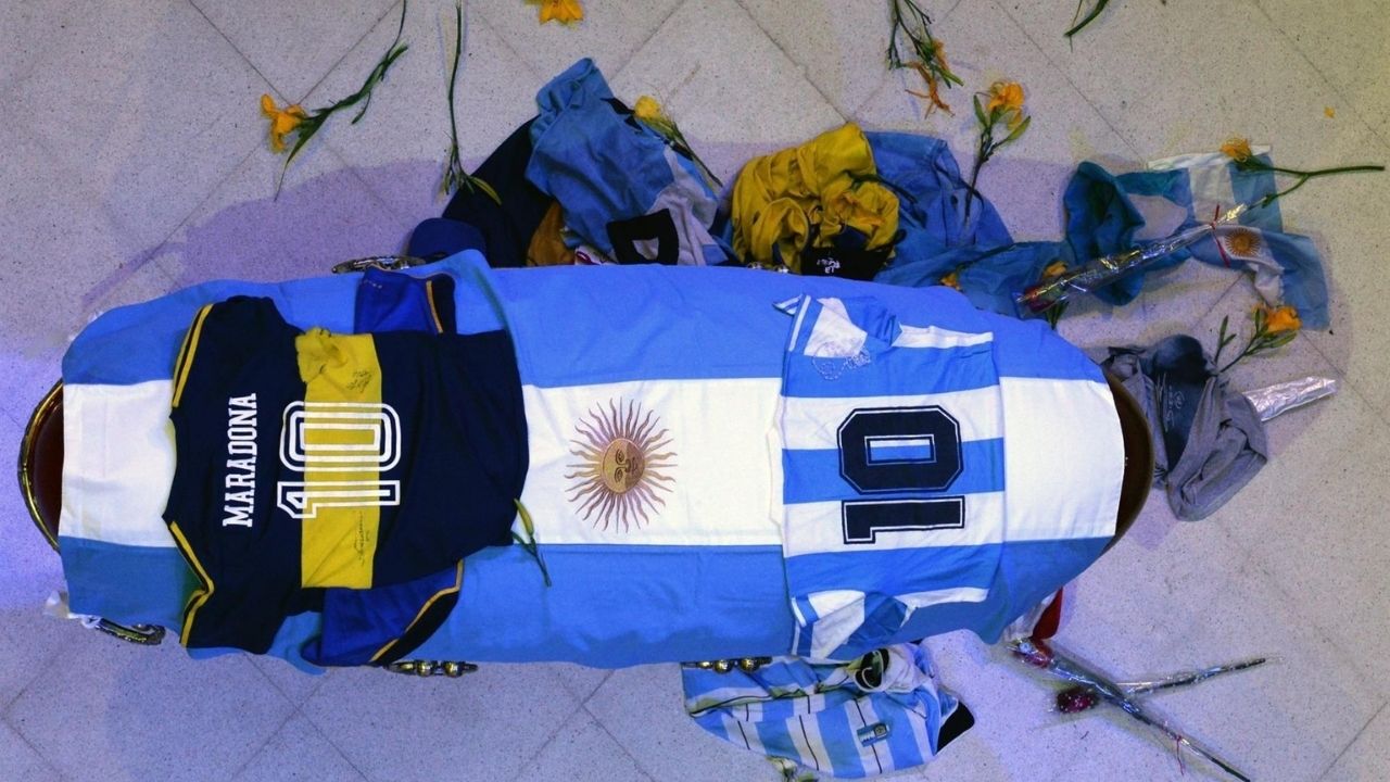 Denuncian que Maradona no recibió un atención médica eficiente previo a su muerte