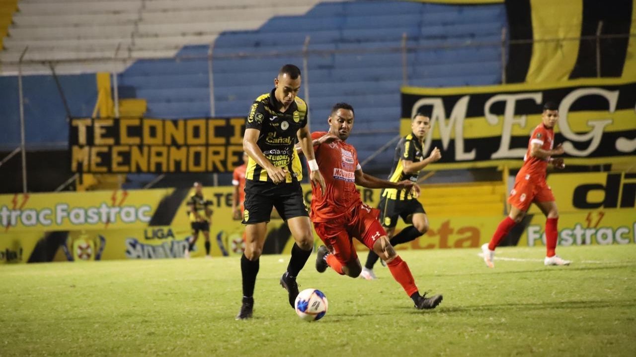 El duelo de realezas terminó en empate y con la salvación de los tocoeños