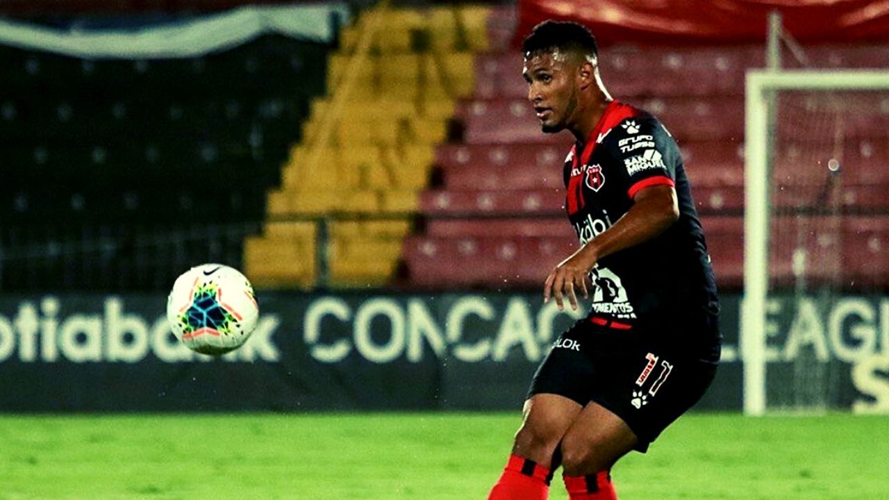Aplazan juego de Alex López y Alajuelense por aumento de casos de Covid-19