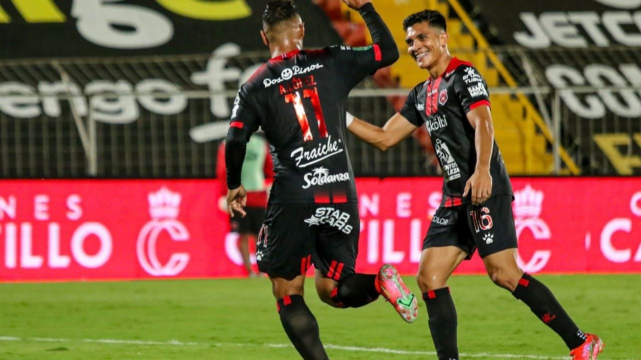 Nuevo gol de Alex López con Alajuelense frente al Cartaginés
