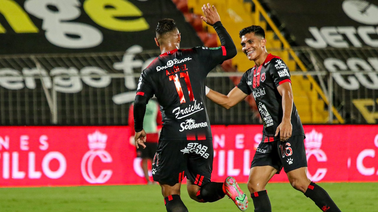 Equipo del hondureño Alex López reporta siete casos positivos de covid-19