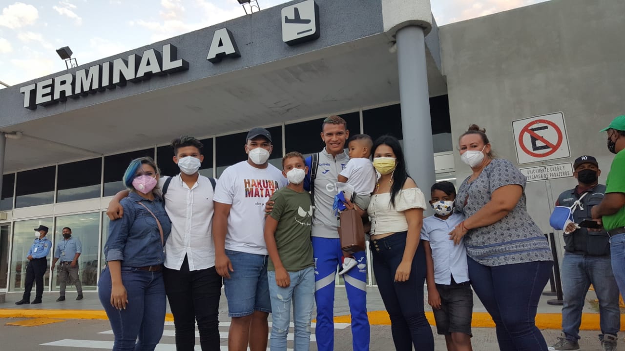 Recibidos por sus familias: Seleccionados Sub-23 regresan al país con el boleto a Tokio 2021