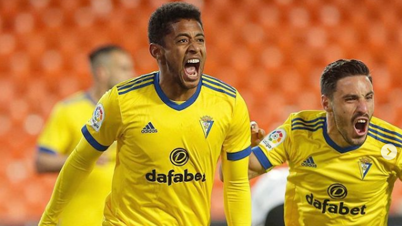 El hondureño Choco Lozano espera 'cerrar' la permanencia del Cádiz ante el Granada