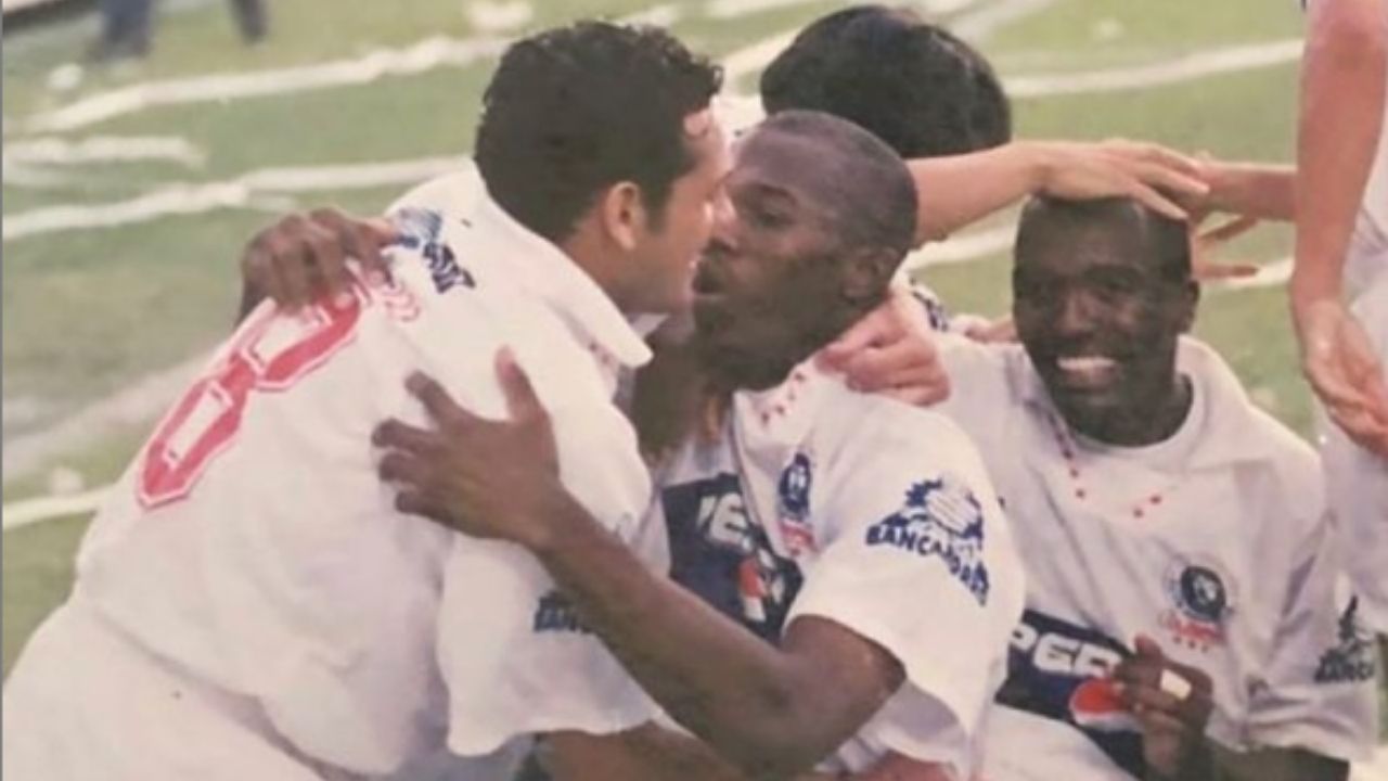 Se cumplen 22 años del debut del Rey David Suazo con Olimpia