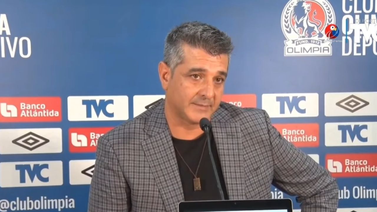 Diego Vázquez: Los árbitros tienen un criterio para un lado y otro para el rival