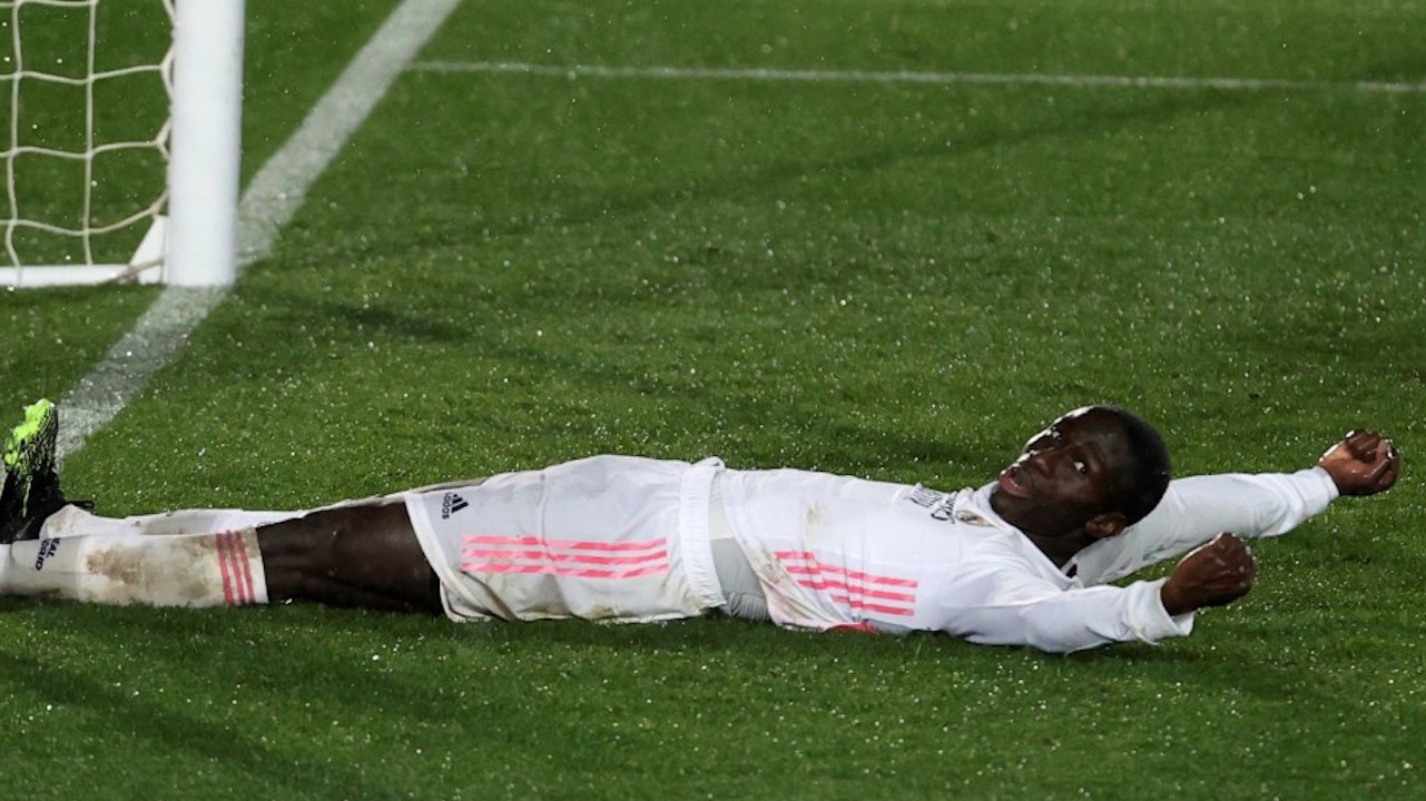 Mendy sufre una sobrecarga en el sóleo
