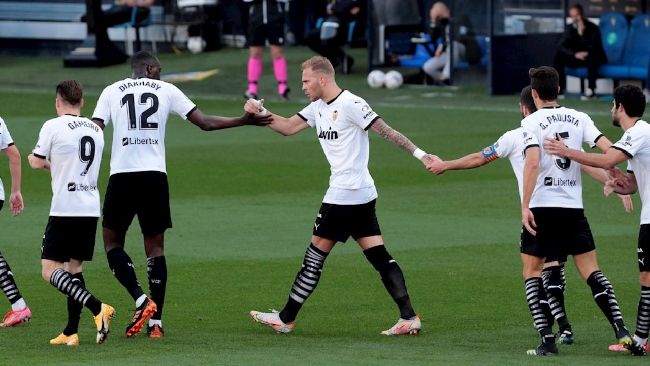 El Valencia abandona el partido ante el Cádiz por un insulto racista