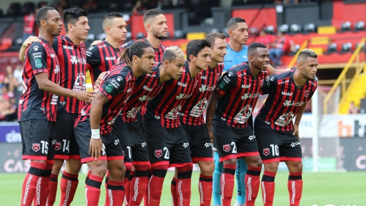 Alex López con Alajuelense podrían perderse el partido por la Liga de Campeones de Concacaf