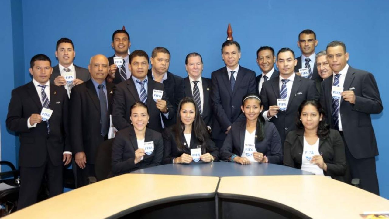 Árbitros hondureños culminan exitosamente capacitación VAR en Costa Rica