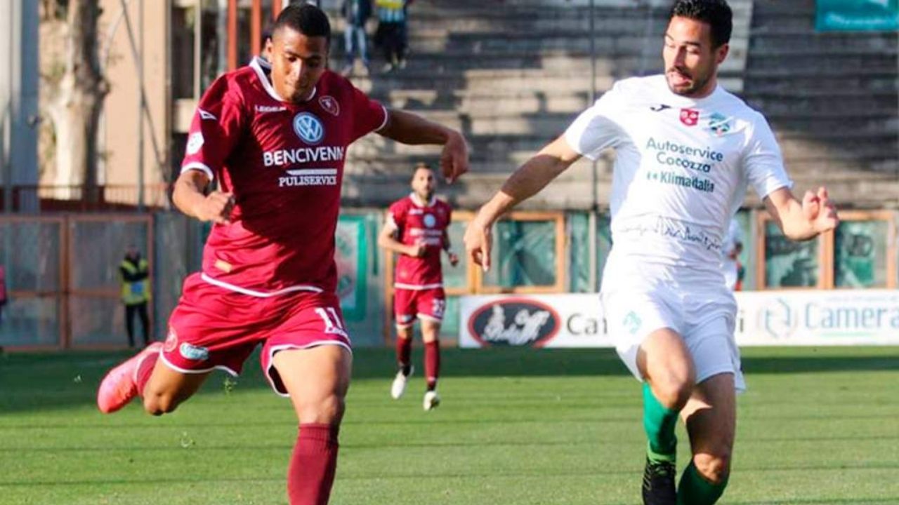 Rigoberto Rivas gozó de algunos minutos en el empate del Reggina