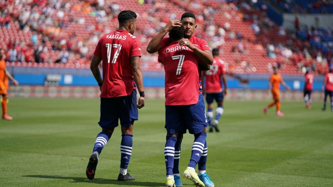 Bryan Acosta asiste en empate del Dallas ante el Houston Dynamo de Boniek y Maynor