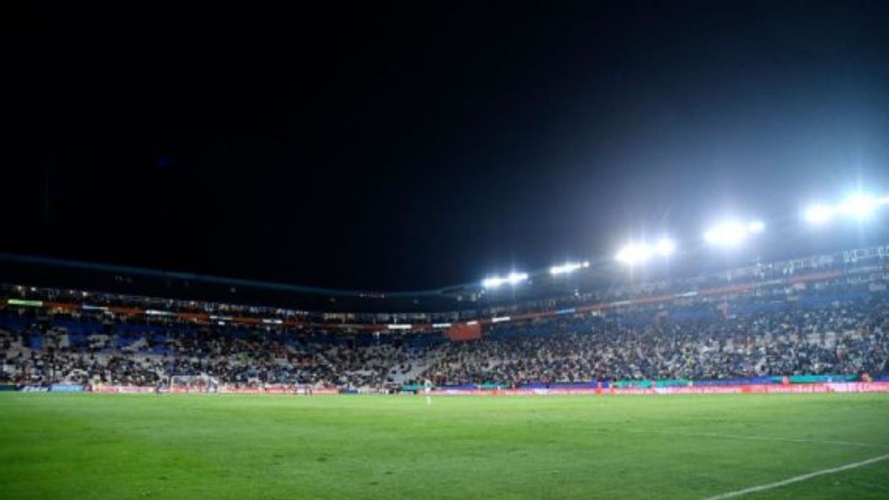 Estadio de la primera división de México se quedó sin luz en pleno partido de cuartos de final