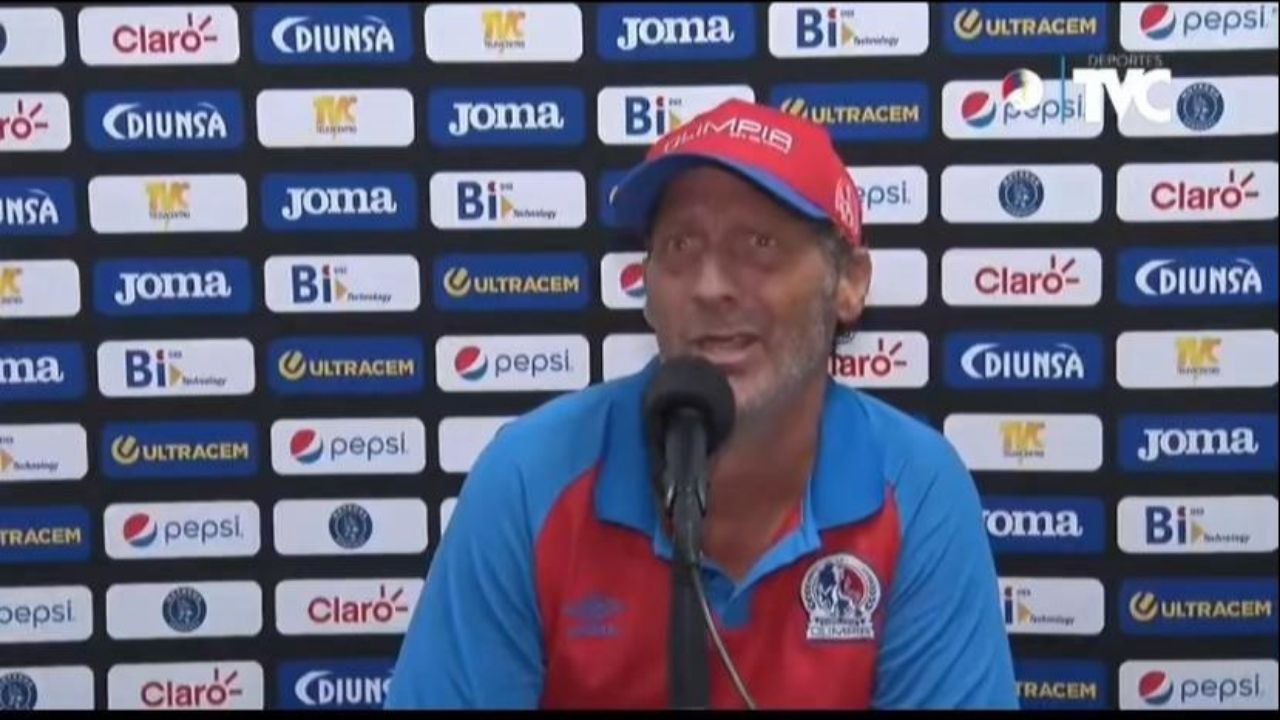 Pedro Troglio explotó en conferencia de prensa y manda a callar a Diego Vazquez