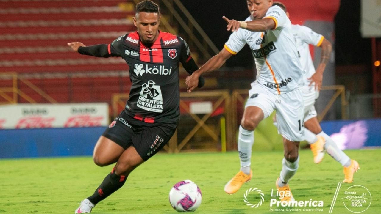 Alex López y Alajuelense caen en la ida contra Saprissa y buscarán remontar en semifinales