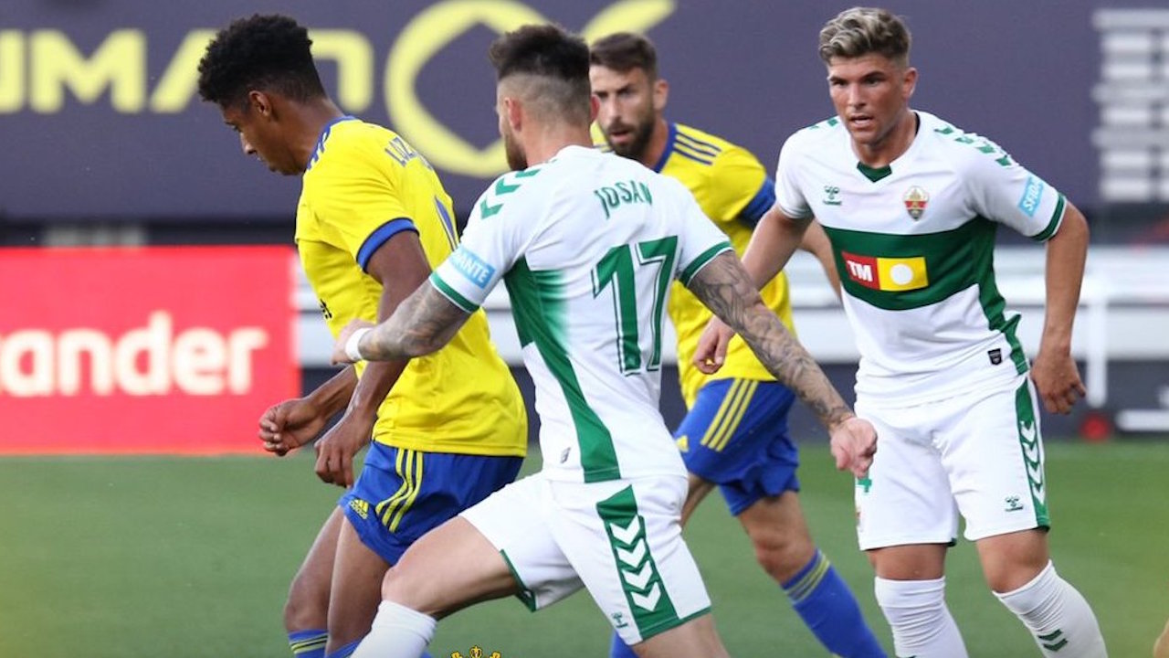 Choco Lozano y Cádiz caen ante Elche en la penúltima fecha de LaLiga
