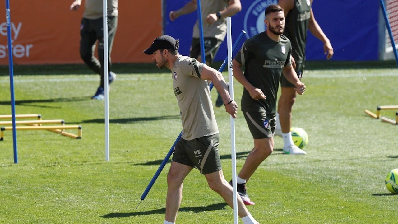 Diego Simeone ultima la preparación para el Camp Nou con todos disponibles