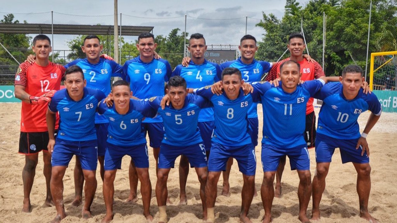 Selección salvadoreña de fútbol playa recibirá premios por clasificar mundial