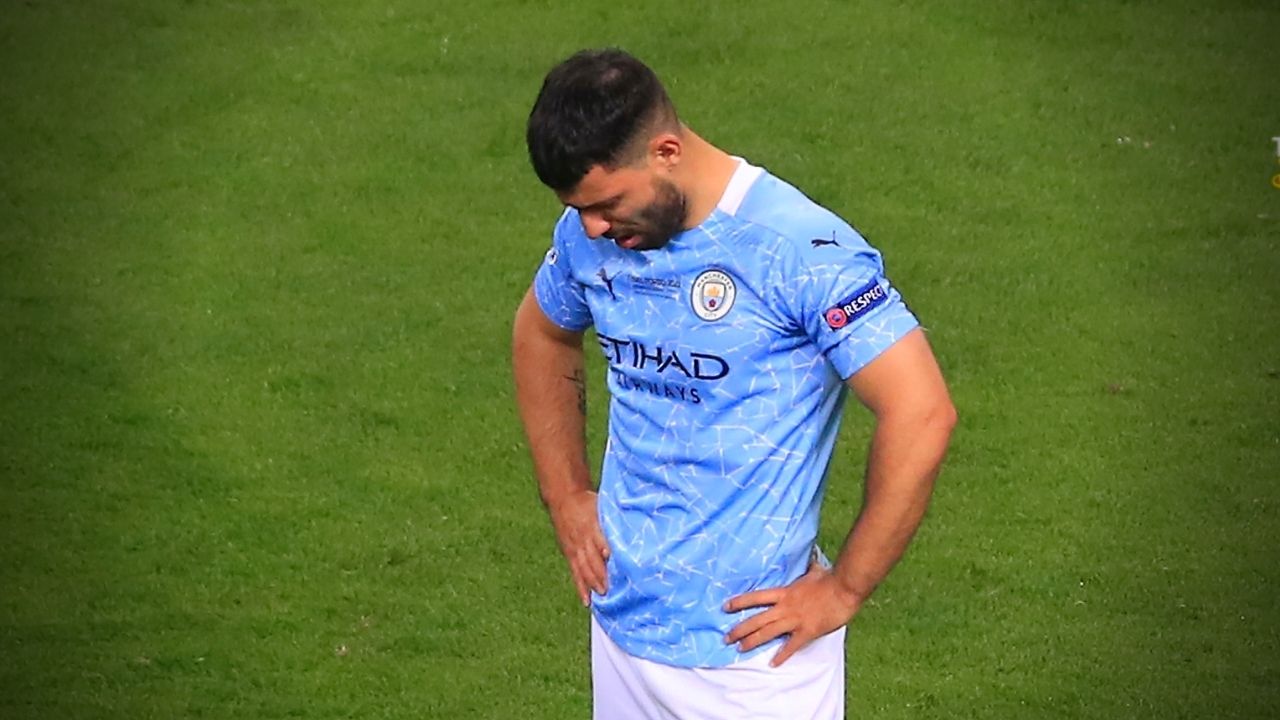Kun Agüero llora desgarradamente tras perder la Champions en su último juego con Manchester City