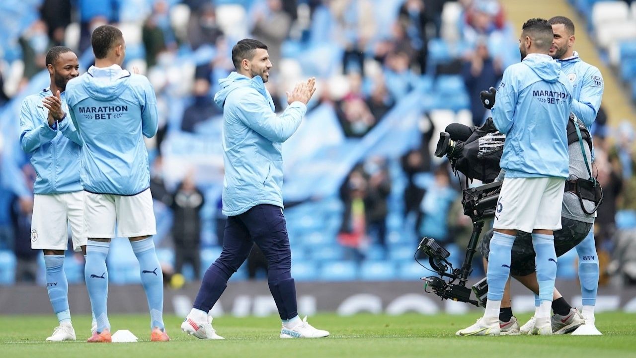 Con pasillo y entre aplausos, el Manchester City brinda su despedida a Sergio Agüero