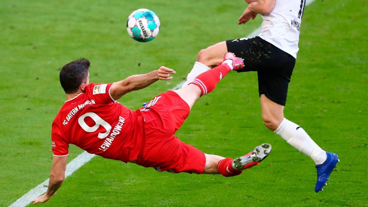 Lewandowski anota golazo de tijera y acaricia un récord histórico en Bundesliga