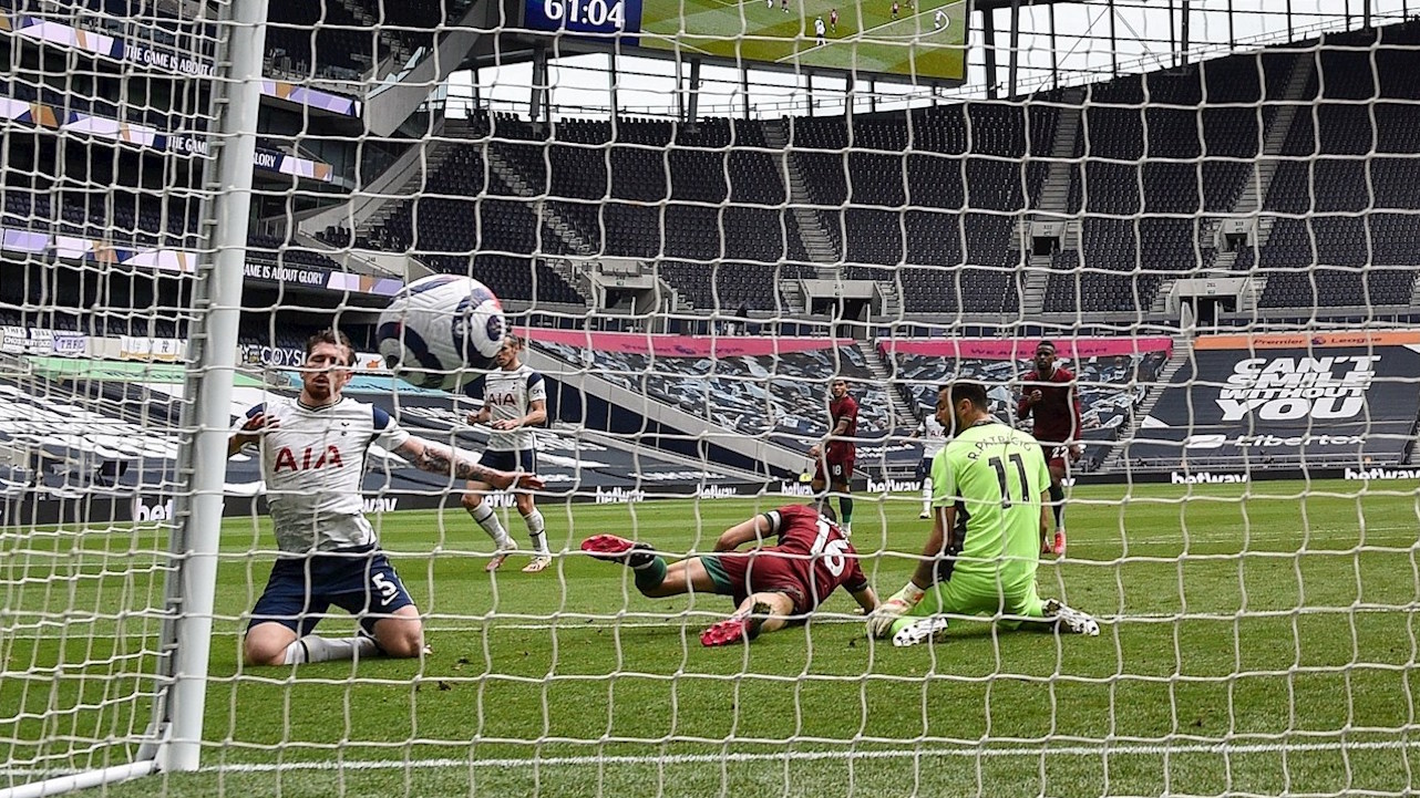 Tottenham gana 2-0 a Wolverhampton y se aferra a puestos europeos