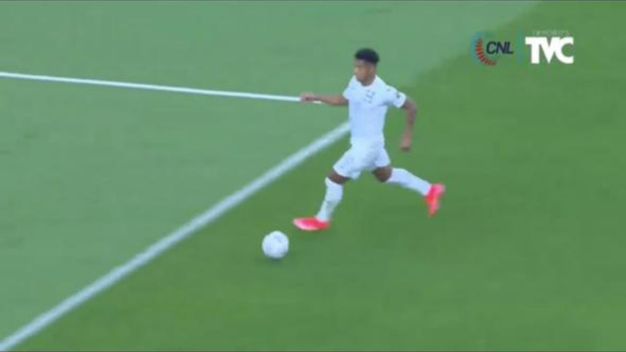 El fallo y el lujo del Choco Lozano en el partido entre Honduras y Estados Unidos