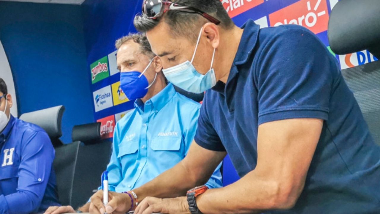Juan Carlos Tenorio fue presentado como el encargado de transformar el futbol femenino en Honduras
