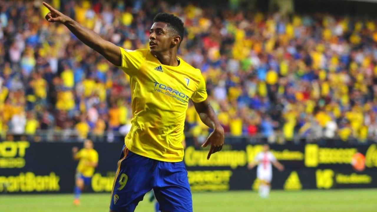 Choco Lozano y el Cádiz recuperan el apoyo de su afición la próxima temporada